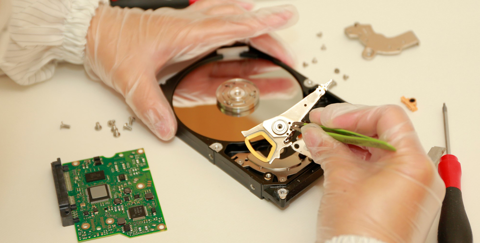 發生硬碟異音的原因主要是硬碟損壞所致。